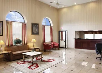 Days Inn & Suites by Wyndham Columbia Airport hotel thumbnail 2