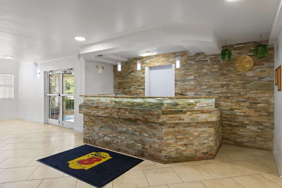 Super 8 by Wyndham Harbison/Parkridge Hospital hotel detail image 2