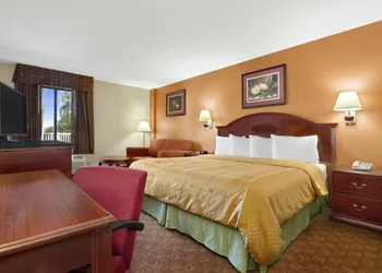 Ramada Limited Columbia hotel thumbnail 3