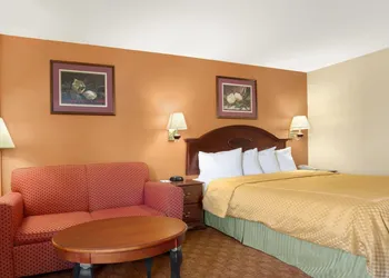 Ramada Limited Columbia hotel thumbnail 4