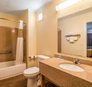Rodeway Inn & Suites Fort Jackson hotel detail image 4