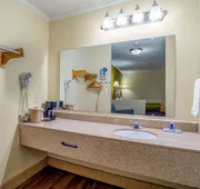 Rodeway Inn & Suites Fort Jackson hotel detail image 5