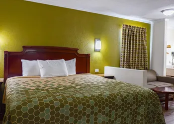 Rodeway Inn & Suites Fort Jackson hotel thumbnail 7
