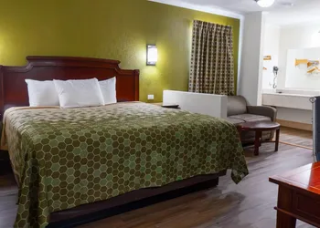 Rodeway Inn & Suites Fort Jackson hotel thumbnail 8