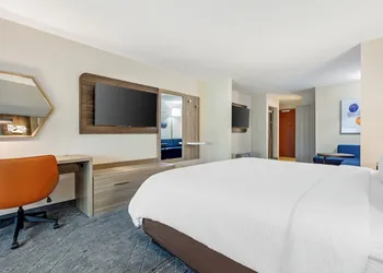 Holiday Inn Express Hotel & Suites Camden-I20 (Hwy 521) by IHG hotel thumbnail 7