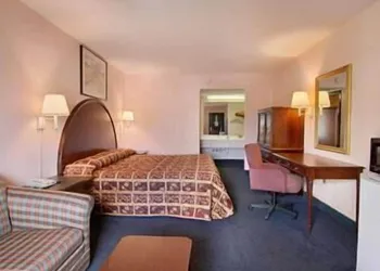Super 8 by Wyndham Columbia hotel thumbnail 7
