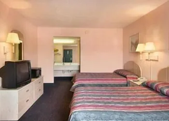 Super 8 by Wyndham Columbia hotel thumbnail 8