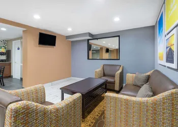 Days Inn by Wyndham Newberry hotel thumbnail 2