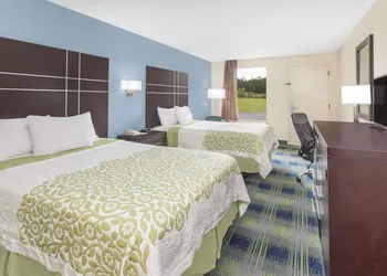 Days Inn by Wyndham Newberry hotel thumbnail 4