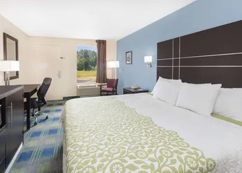 Days Inn by Wyndham Newberry hotel thumbnail 5
