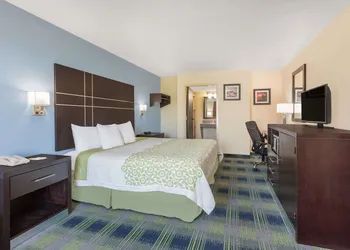 Days Inn by Wyndham Newberry hotel thumbnail 6