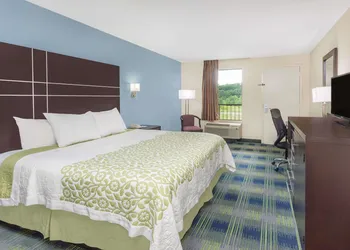 Days Inn by Wyndham Newberry hotel thumbnail 7