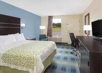 Days Inn by Wyndham Newberry hotel thumbnail 8