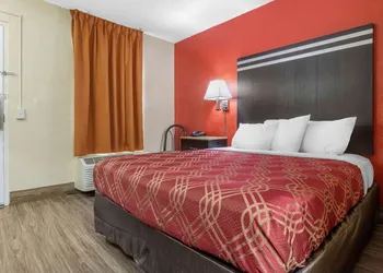Econo Lodge Columbia Fort Jackson hotel thumbnail 8