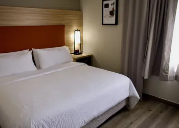 Candlewood Suites Harrisonburg by IHG hotel thumbnail 5