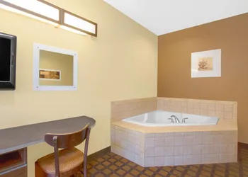Microtel Inn & Suites by Wyndham Harrisonburg hotel thumbnail 5