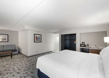 Best Western Plus Harrisonburg hotel thumbnail 5