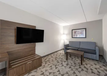 Best Western Plus Harrisonburg hotel thumbnail 6