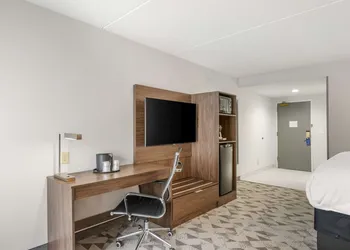 Best Western Plus Harrisonburg hotel thumbnail 8