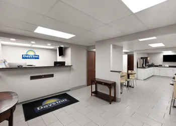 Days Inn by Wyndham Harrisonburg hotel thumbnail 3