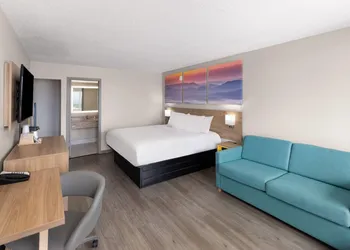 Days Inn by Wyndham Harrisonburg hotel thumbnail 4