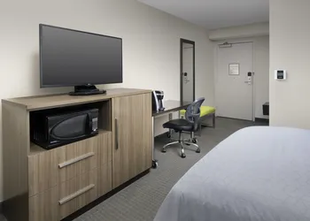 Holiday Inn Express & Suites Annapolis by IHG hotel thumbnail 4
