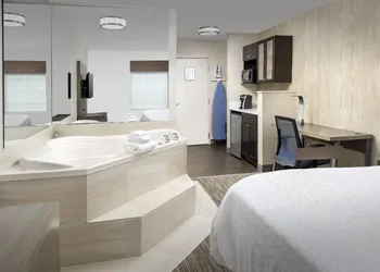 Holiday Inn Express & Suites Annapolis by IHG hotel thumbnail 8