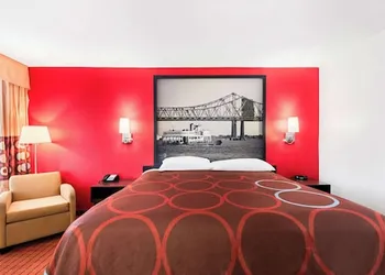 Super 8 by Wyndham Baton Rouge/I-10 hotel thumbnail 3