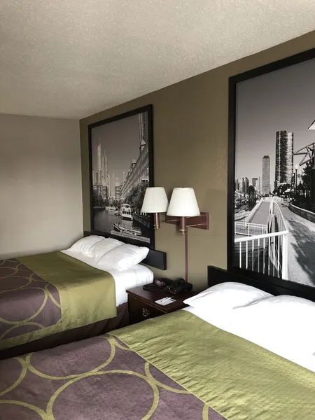 Super 8 by Wyndham Aurora/Naperville Area hotel detail image 6