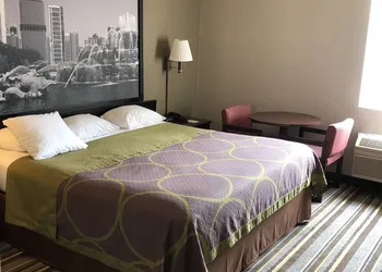 Super 8 by Wyndham Aurora/Naperville Area hotel thumbnail 8