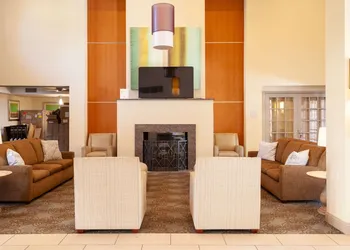 Comfort Suites Baton Rouge South I-10 hotel thumbnail 2