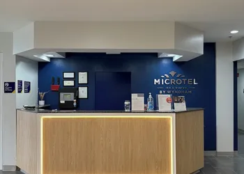 Microtel Inn & Suites by Wyndham Baton Rouge Airport hotel thumbnail 3