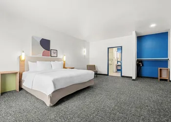Spark by Hilton Pelham Birmingham I 65 hotel thumbnail 5