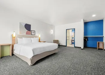 Spark by Hilton Pelham Birmingham I 65 hotel thumbnail 5