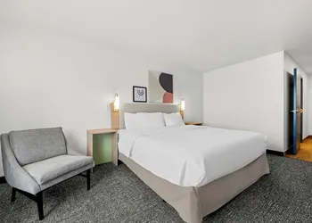 Spark by Hilton Pelham Birmingham I 65 hotel thumbnail 6