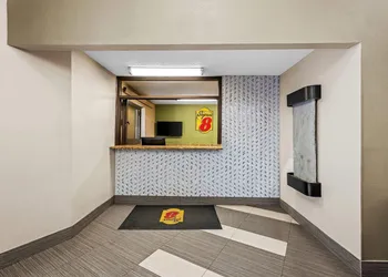 Super 8 by Wyndham Homewood Birmingham Area hotel thumbnail 5