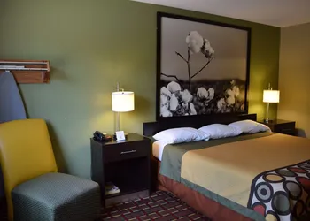 Super 8 by Wyndham Homewood Birmingham Area hotel thumbnail 7