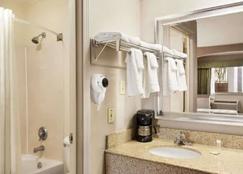 Staywell Suites hotel thumbnail 6