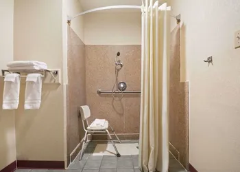 Staywell Suites hotel thumbnail 7