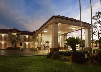 Staywell Suites hotel thumbnail 8