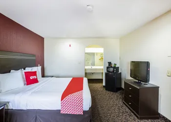 OYO Hotel LSU hotel thumbnail 7