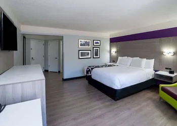 La Quinta Inn & Suites by Wyndham Birmingham Hoover hotel thumbnail 6