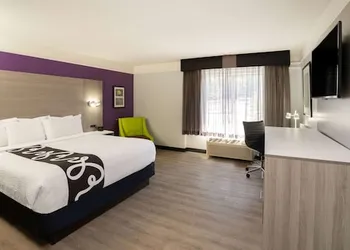 La Quinta Inn & Suites by Wyndham Birmingham Hoover hotel thumbnail 8