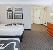La Quinta Inn & Suites by Wyndham Birmingham Hoover hotel detail image 3