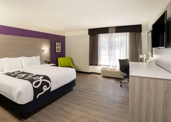 La Quinta Inn & Suites by Wyndham Birmingham Hoover hotel thumbnail 8