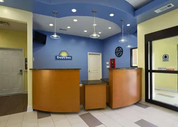 Days Inn by Wyndham Fultondale hotel thumbnail 3