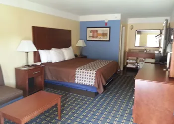 Days Inn by Wyndham Fultondale hotel thumbnail 6