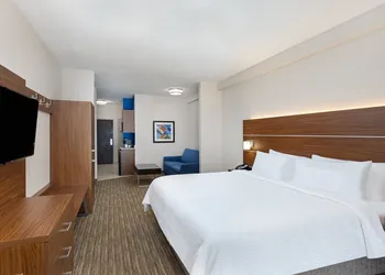 Holiday Inn Express Hotel & Suites Birmingham - Inverness by IHG hotel thumbnail 5