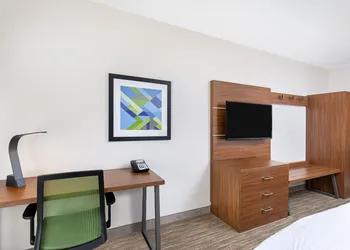 Holiday Inn Express Hotel & Suites Birmingham - Inverness by IHG hotel thumbnail 7