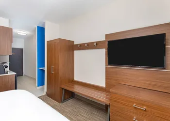 Holiday Inn Express Hotel & Suites Birmingham - Inverness by IHG hotel thumbnail 8